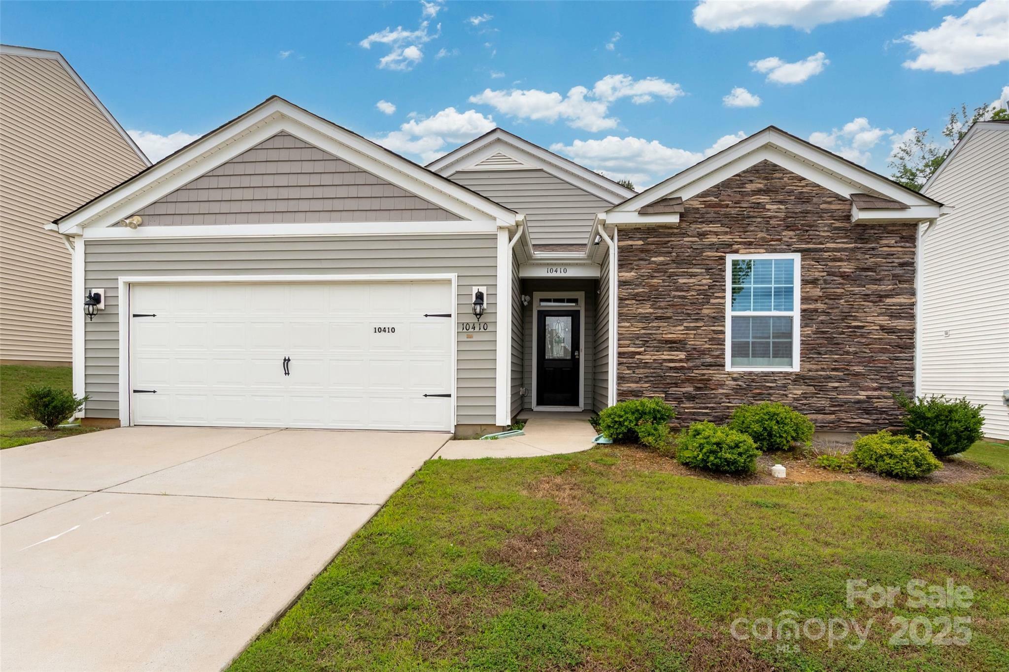 Property Photo:  10410 Bradstreet Commons Way  NC 28215 