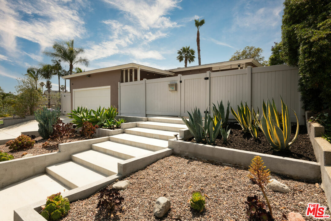 Property Photo:  7141 Knowlton Pl  CA 90045 