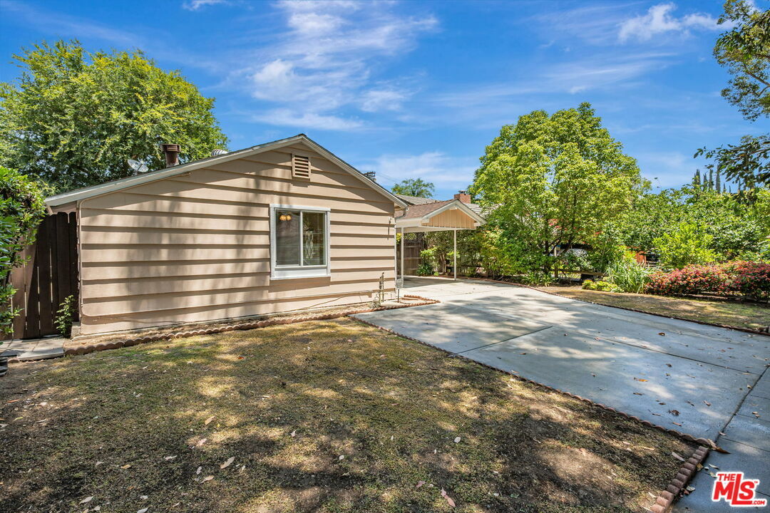 Property Photo: 22125 Costanso St CA 91364