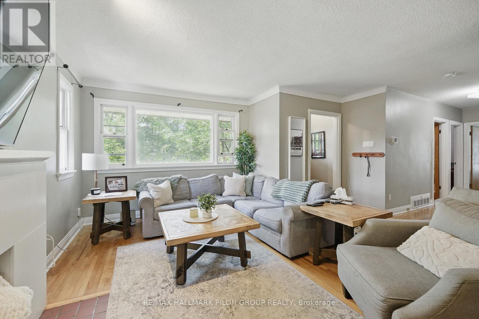 Property Photo:  63 Crownhill Street  ON K1J 7K7 