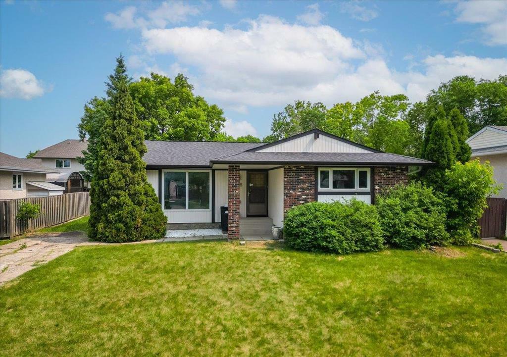 Property Photo: 308 Barker Boulevard MB R3R 2E4