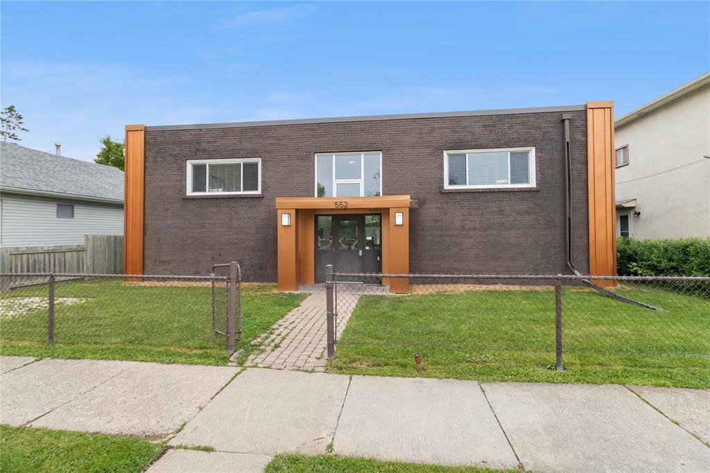 552 De La Morenie Street  Winnipeg MB R2H 2Z5 photo