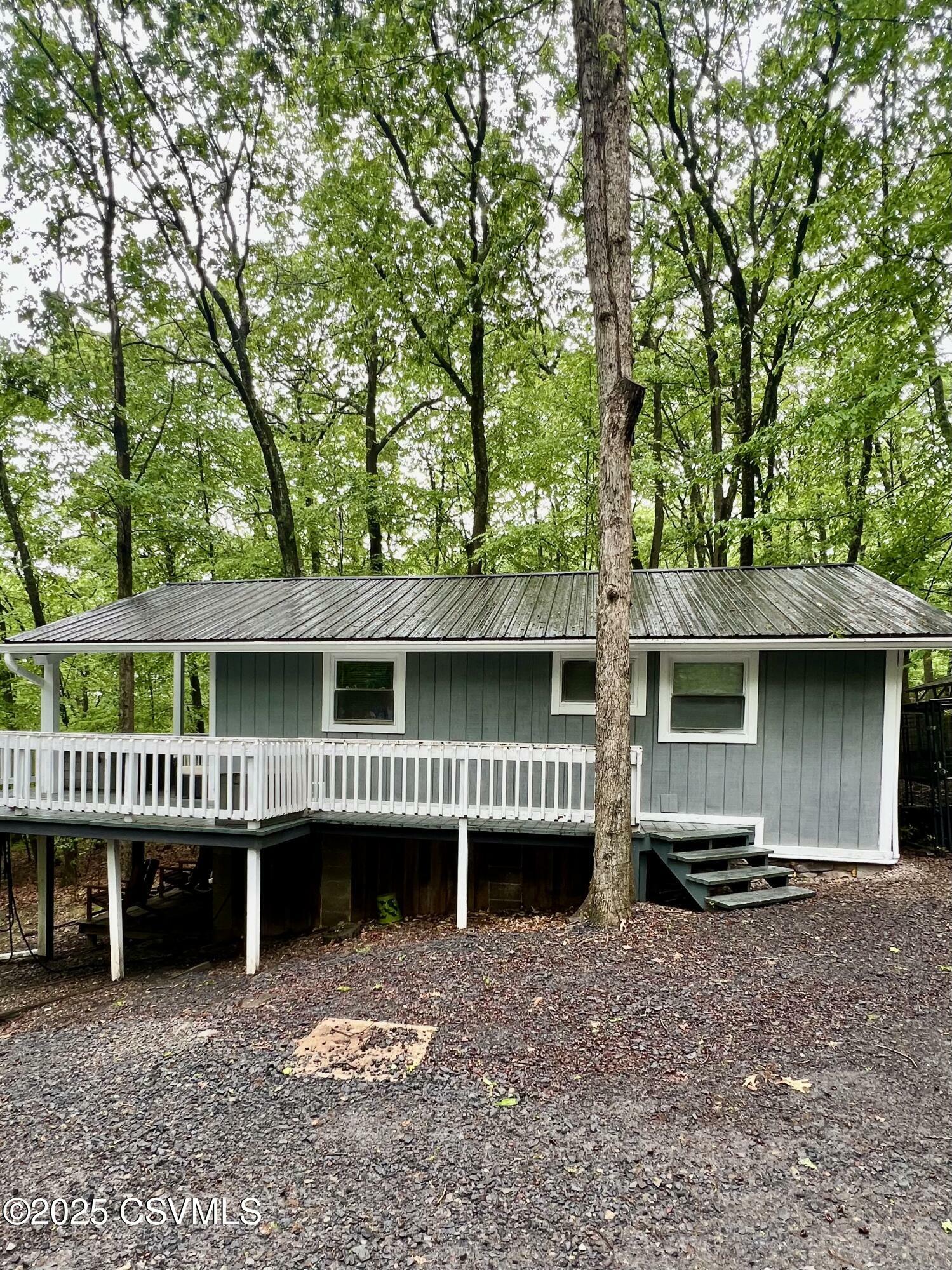 Property Photo: 511 Snowflake Lane PA 18655