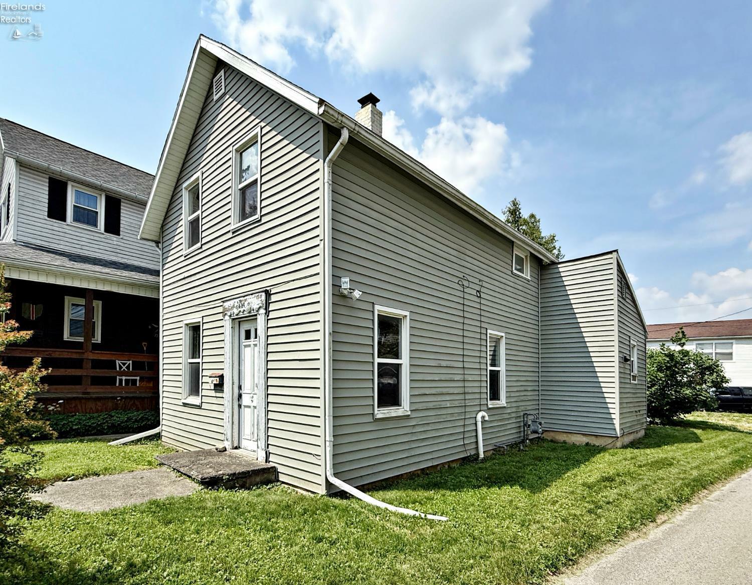 Property Photo: 426 S Washington St OH 44883
