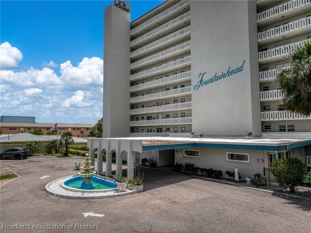 Property Photo: 2131 Lakeview Drive 400 FL 33870
