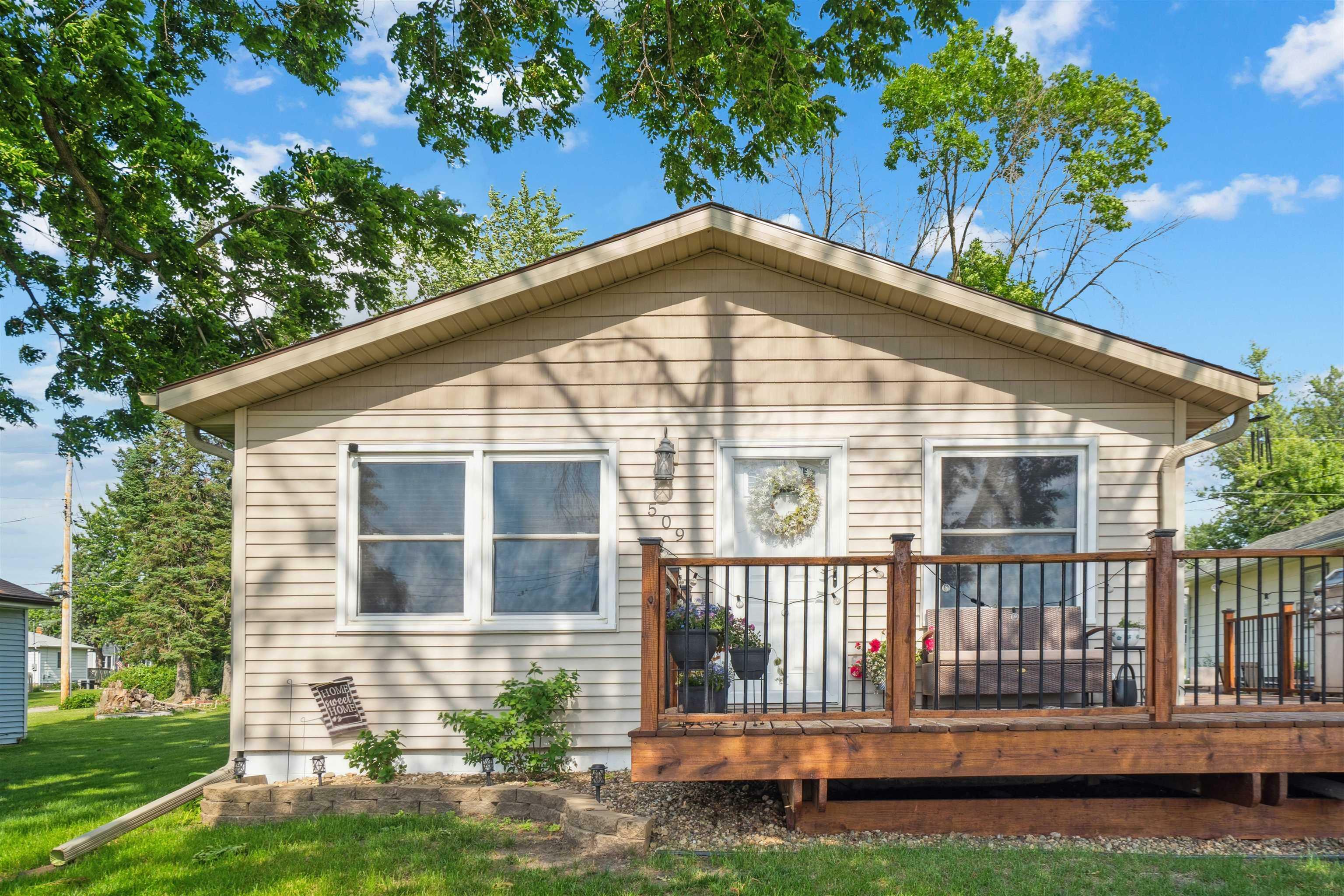 Property Photo: 509 3rd Ave SE IA 50662