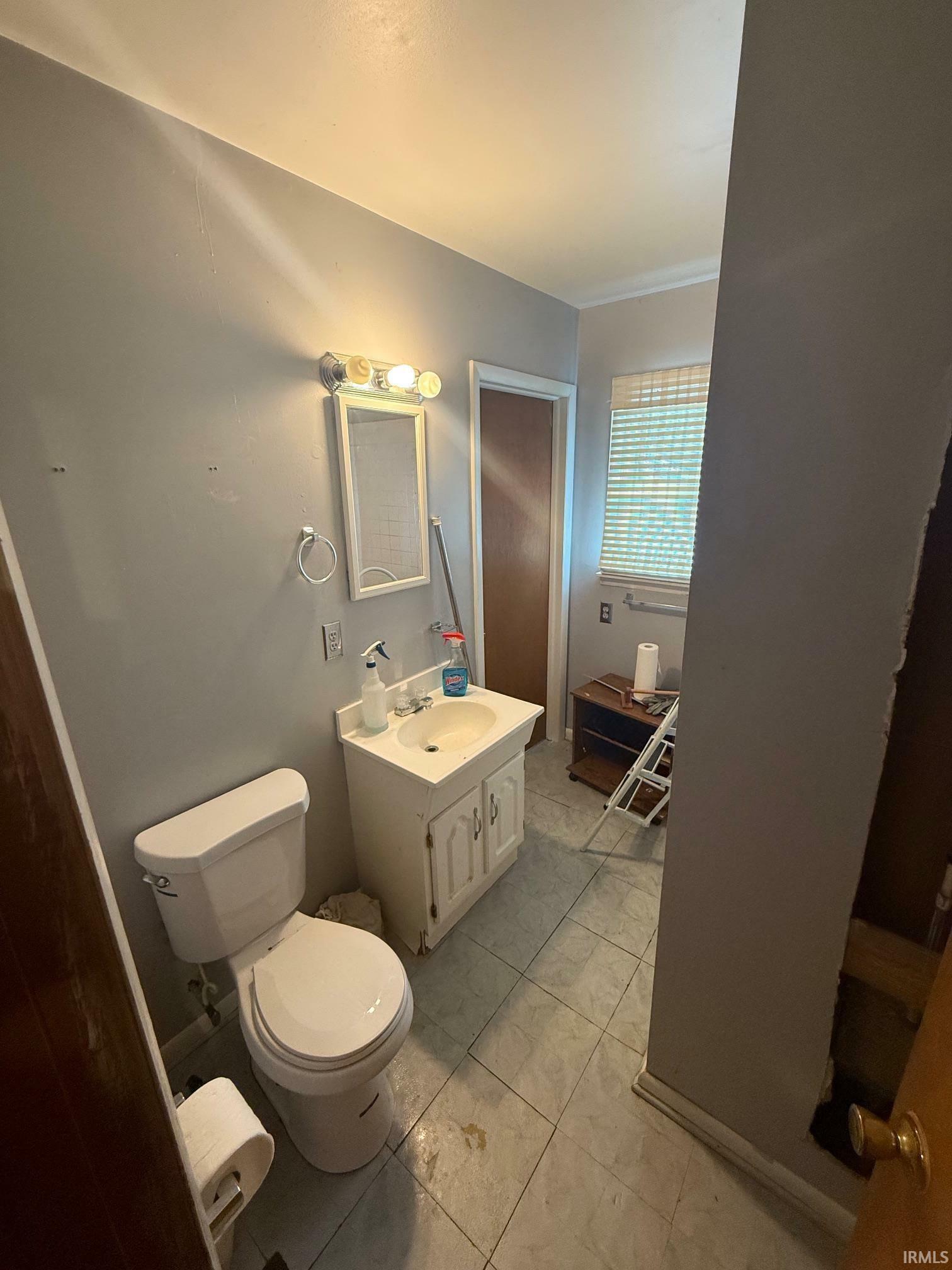 Property Photo: 1422 S Elliott Street IN 47713