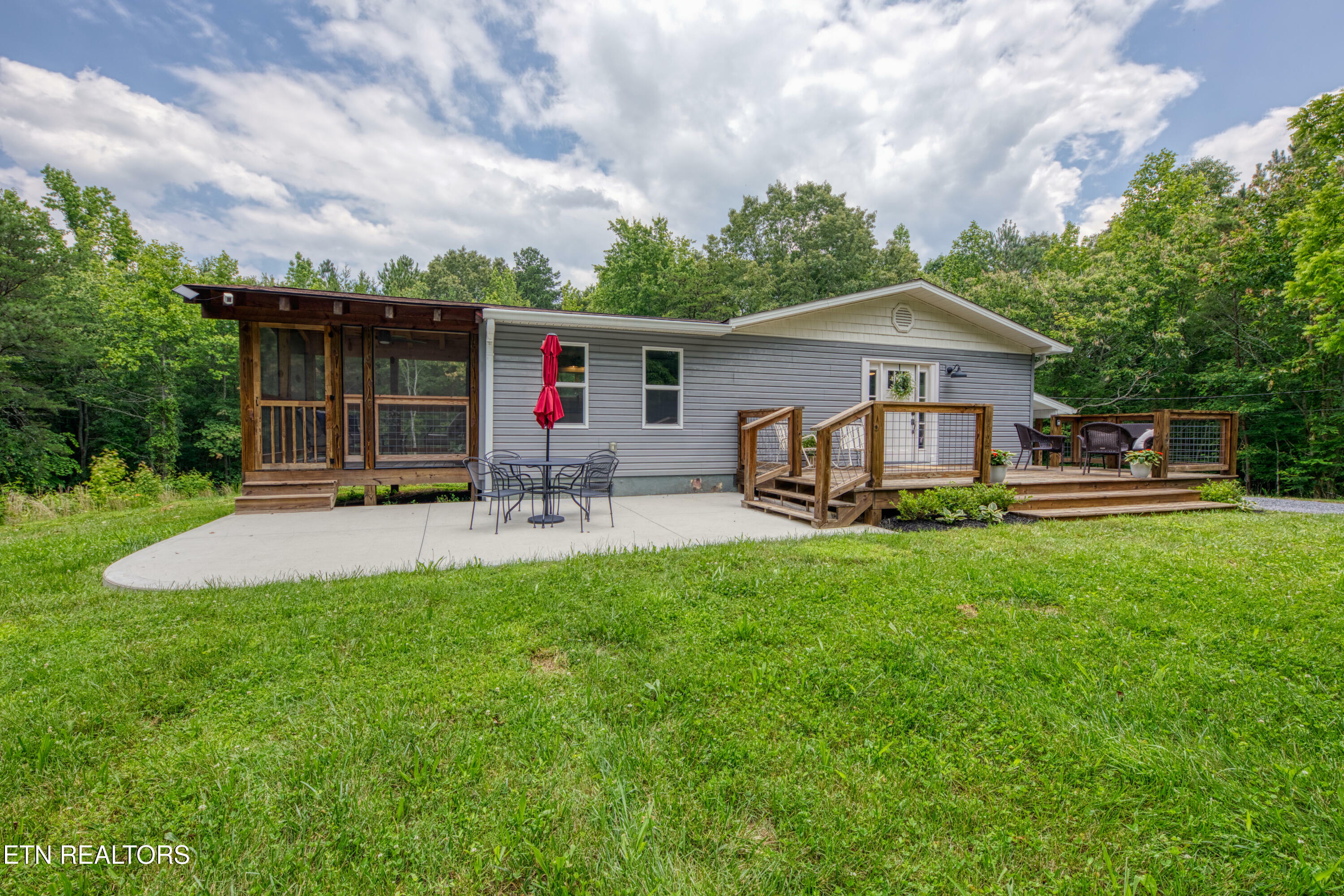 Property Photo: 1214 Stanton Rd TN 37865