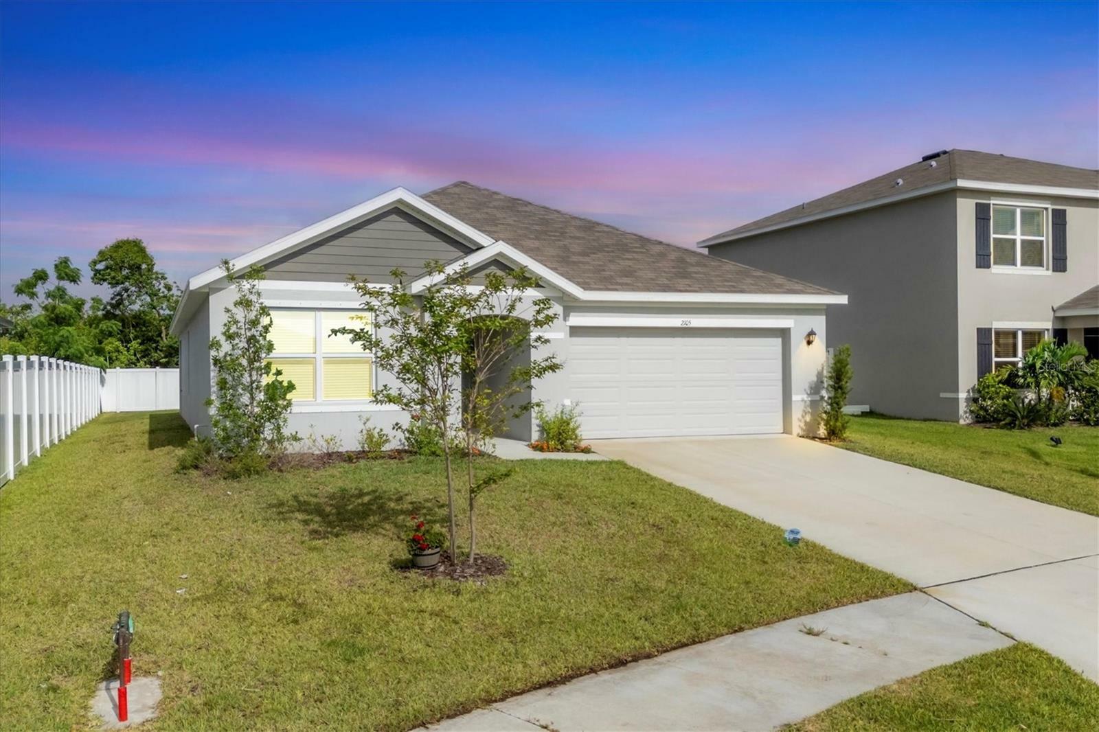 Property Photo: 2105 Grand Flora Trail FL 34208