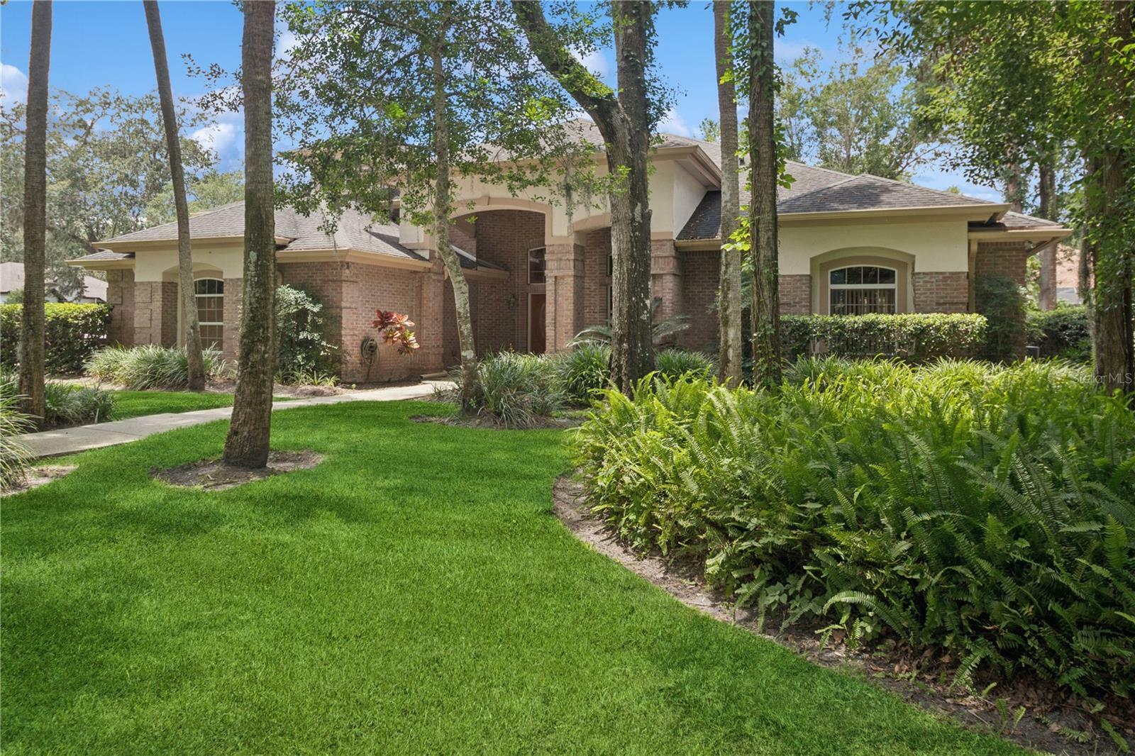 Property Photo: 4823 Shoreline Circle FL 32771