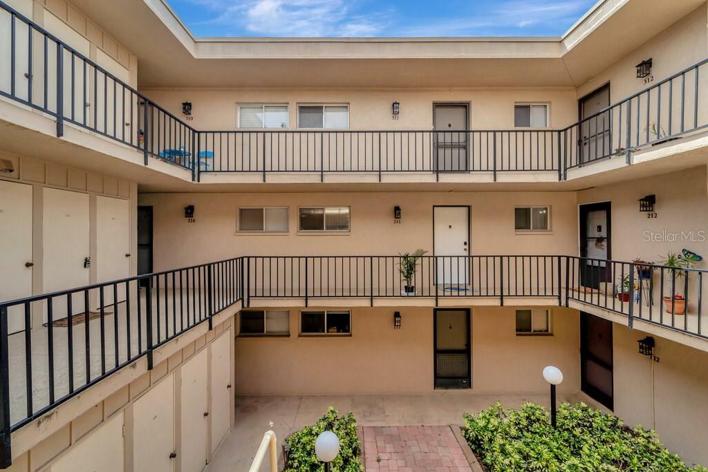 Property Photo: 2763 Woodgate Lane 211 FL 34231