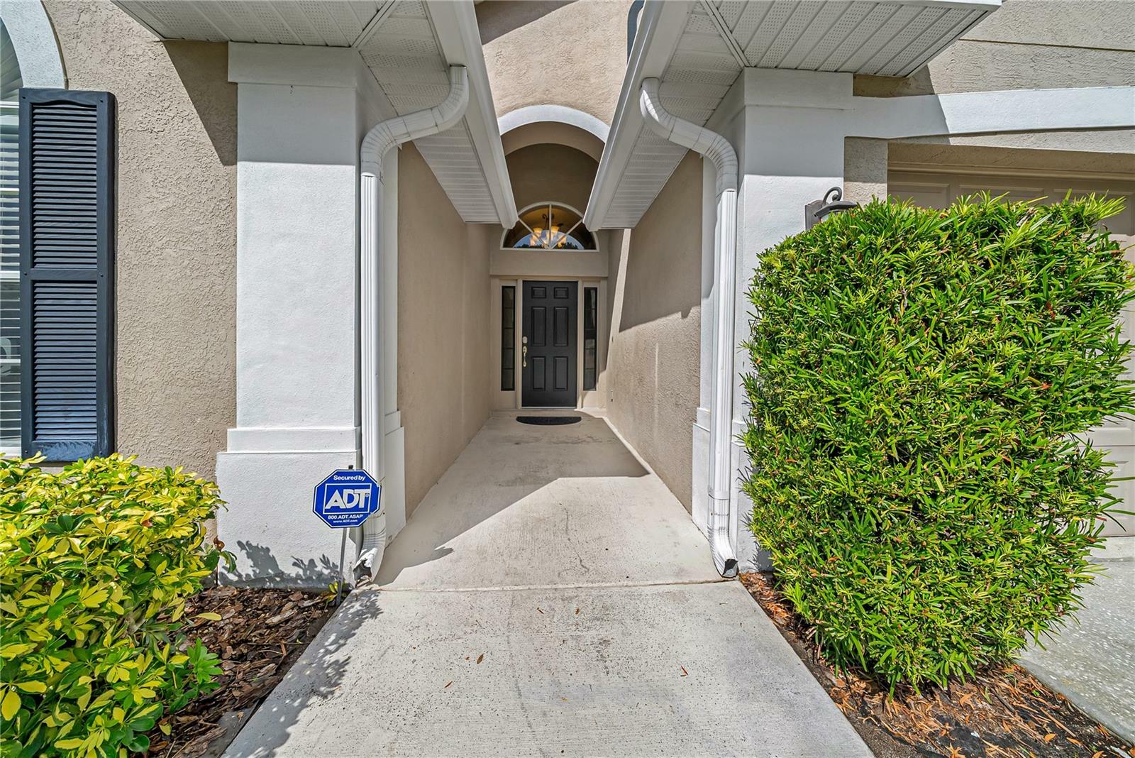 Property Photo: 12510 Loquat Way FL 33626