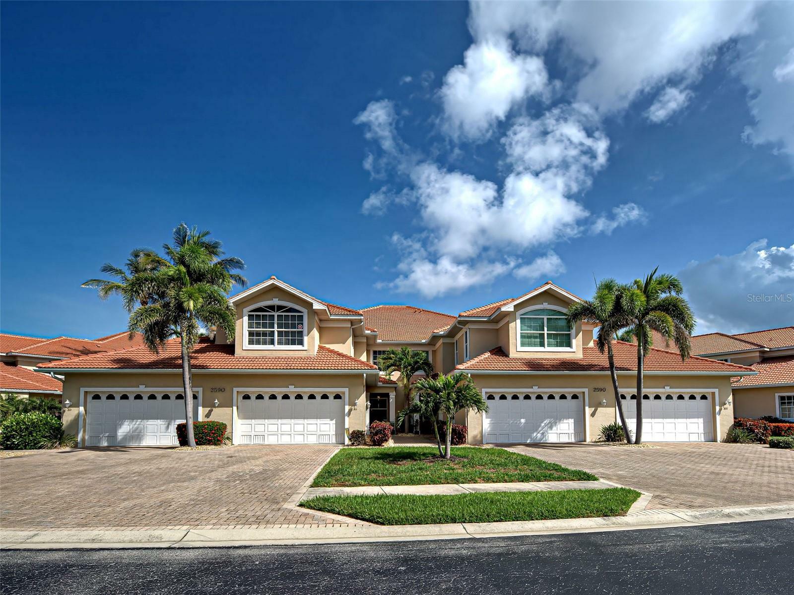 Property Photo: 2590 Tarpon Cove Drive 811 FL 33950