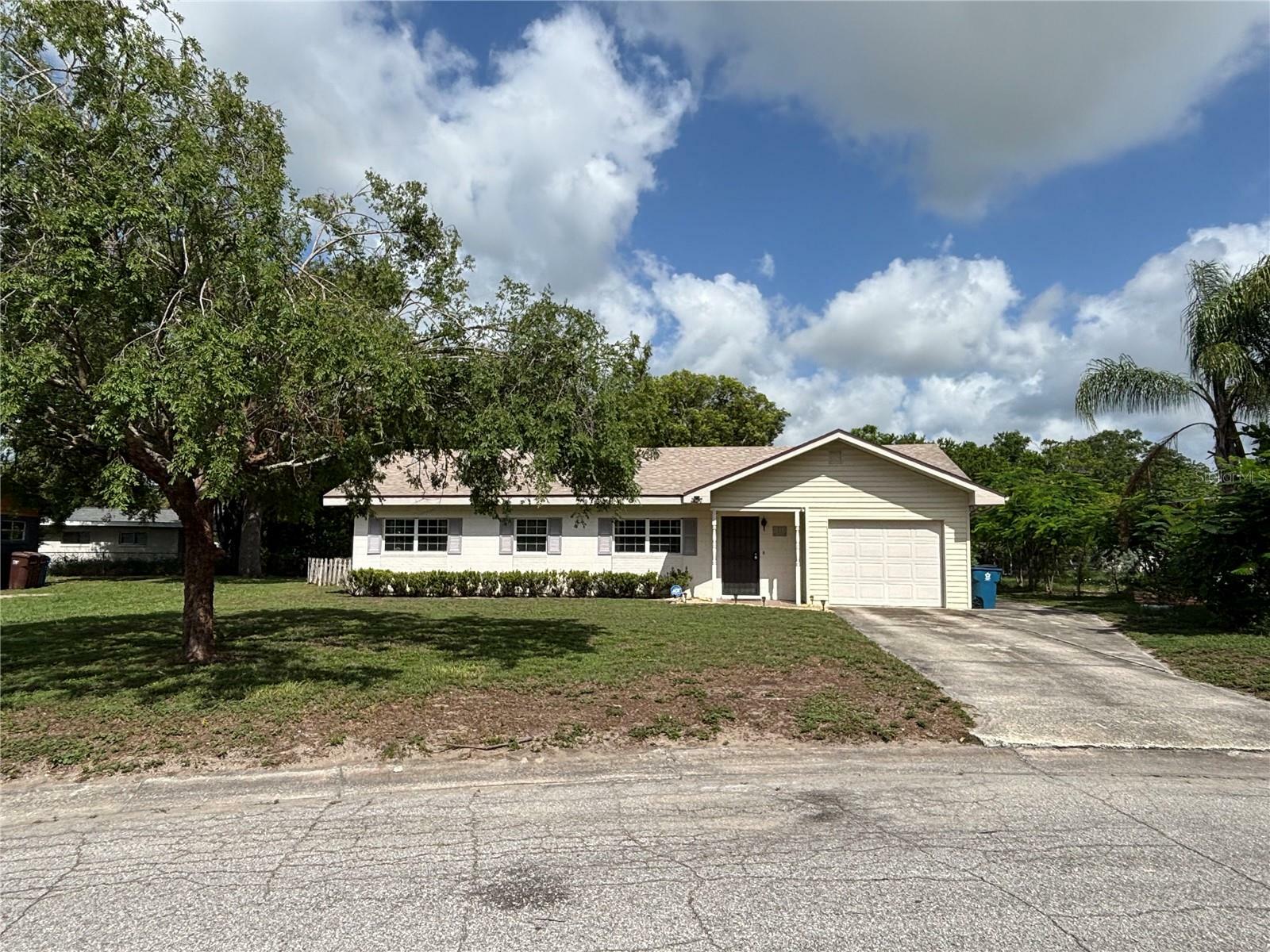 Property Photo: 816 Casselberry Drive FL 33853