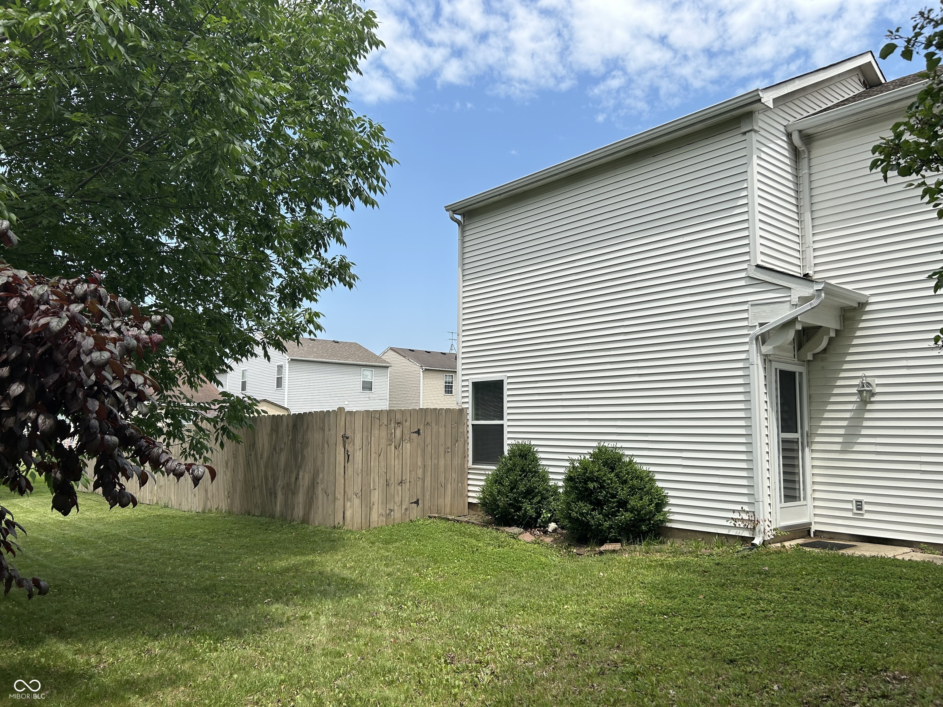 Property Photo: 1294 Kenwood Drive IN 46143