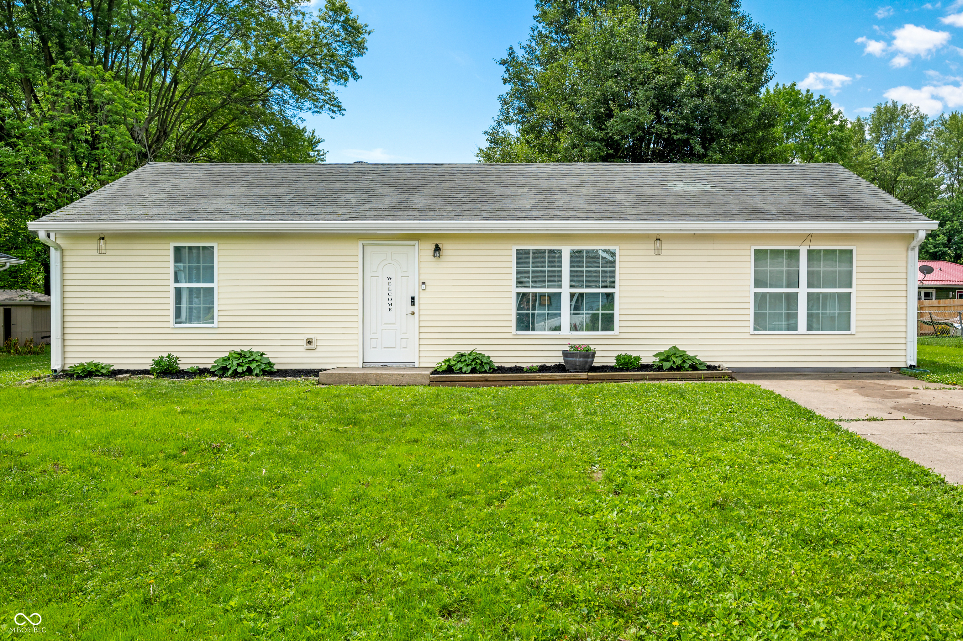 Property Photo: 157 Meadow Place IN 47246