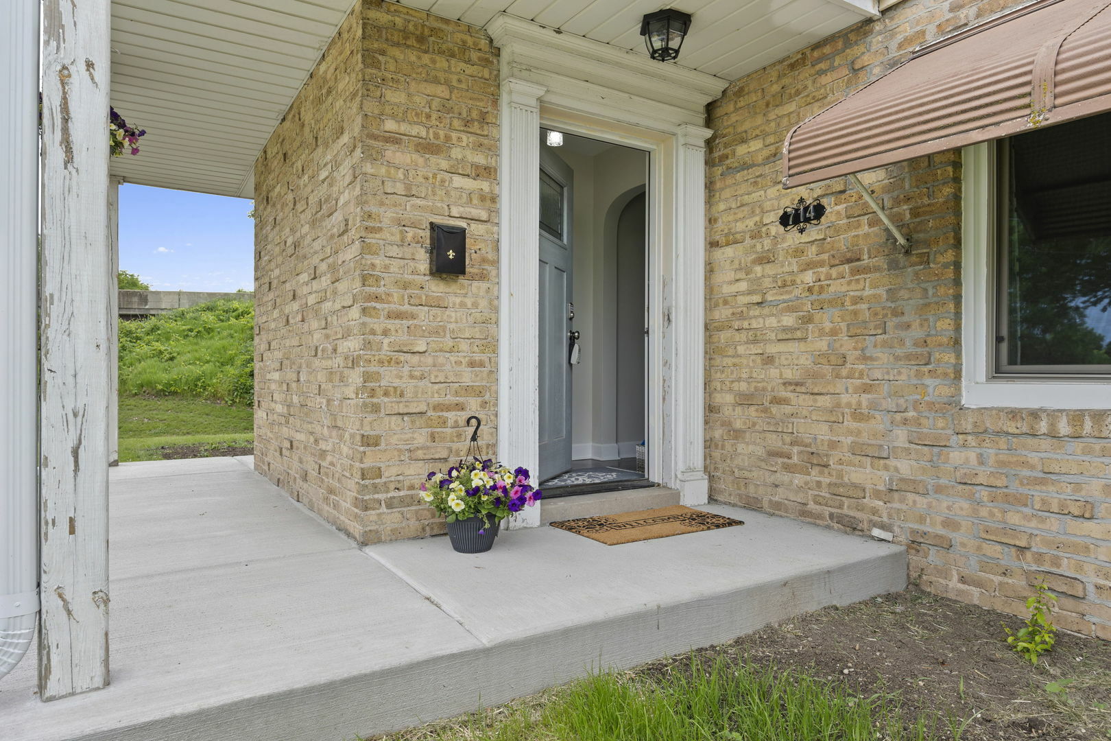 Property Photo: 714-716 S River Street 714 IL 60538