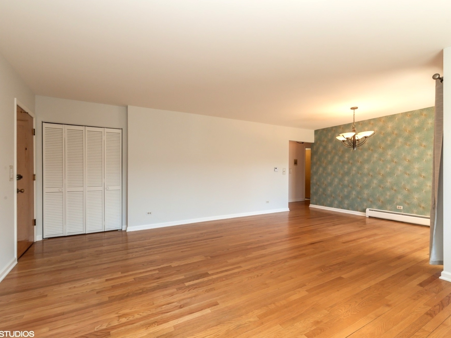 Property Photo: 3552 N Oleander Avenue 205 IL 60634