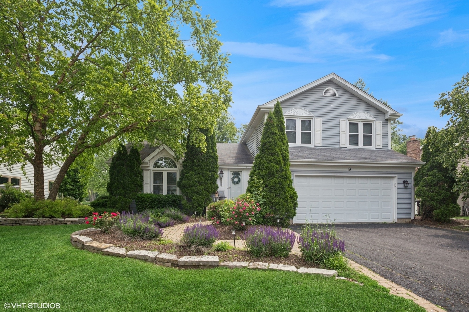 Property Photo: 941 Holly Circle IL 60047