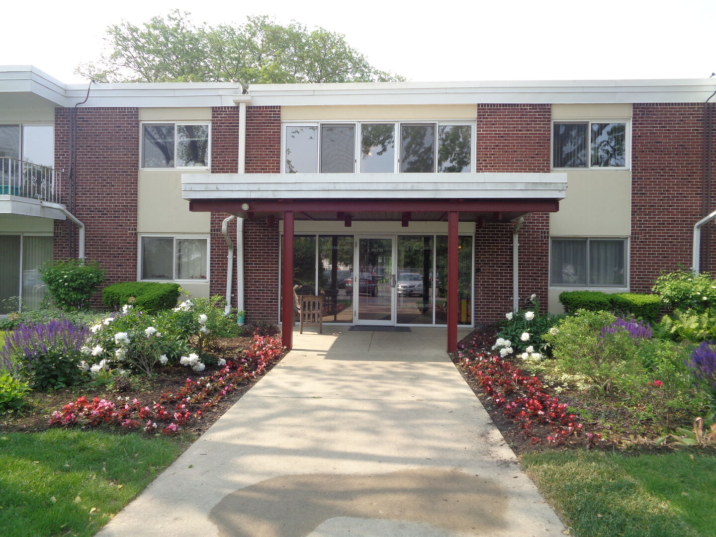 Property Photo:  127 N Wolf Road 52A  IL 60090 