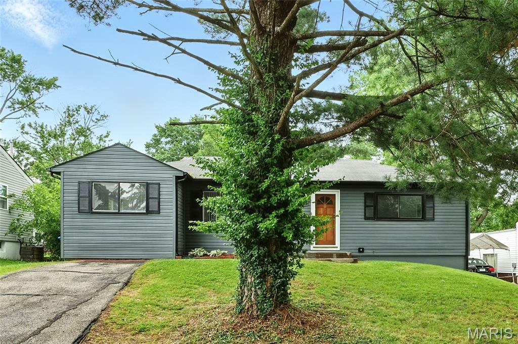 Property Photo: 1005 Edgehill Drive MO 63135
