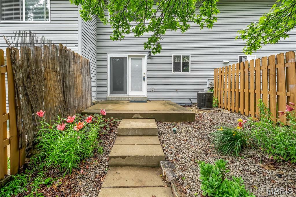 Property Photo: 2202 Gascony Drive 2202 MO 63367