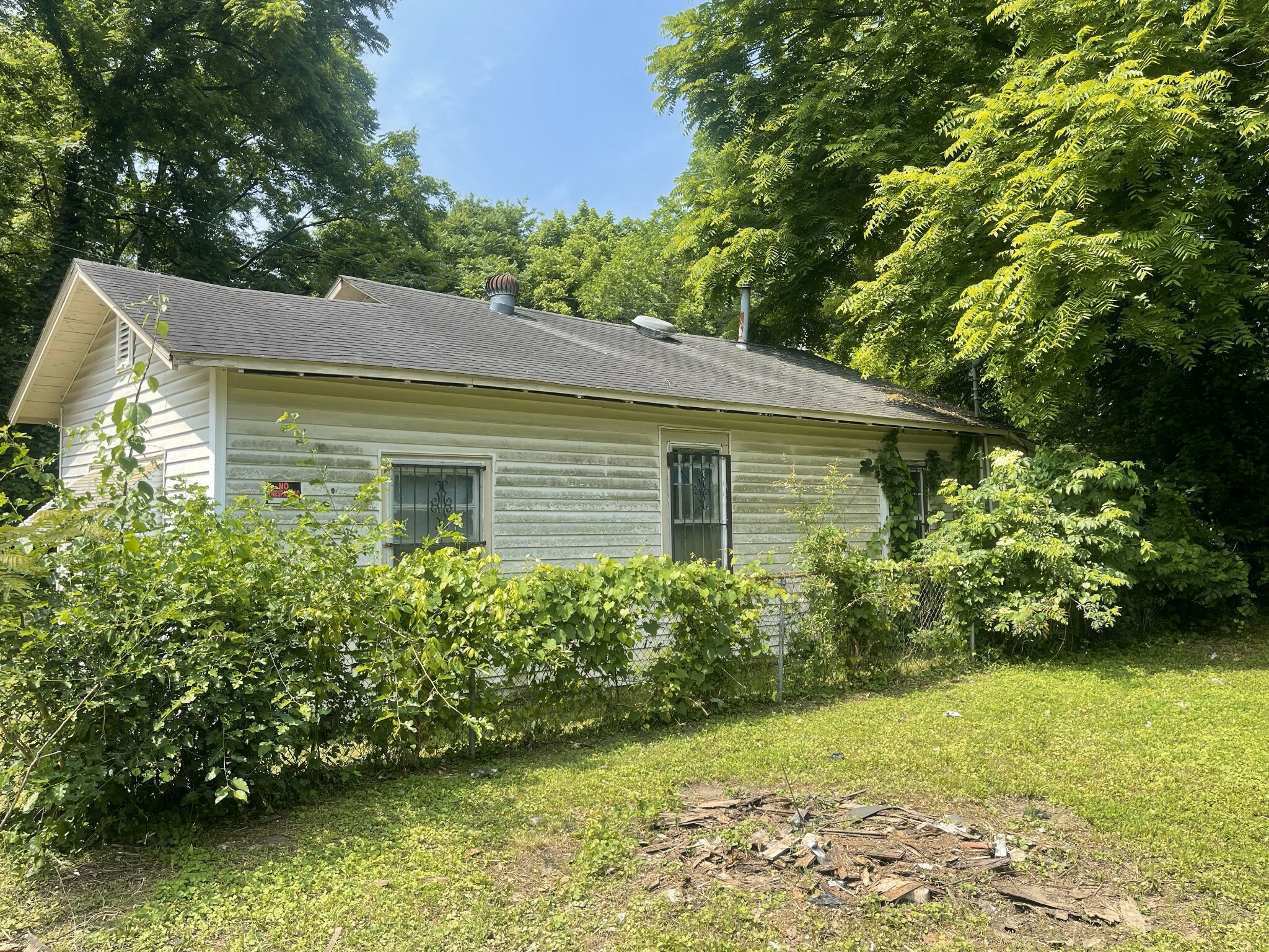 Property Photo: 100 Logan St TN 38301