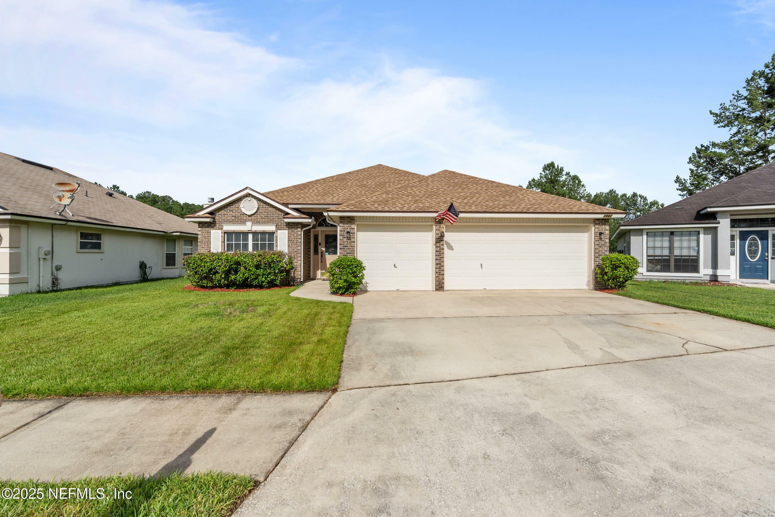 Property Photo: 1861 Heartpine Drive FL 32068