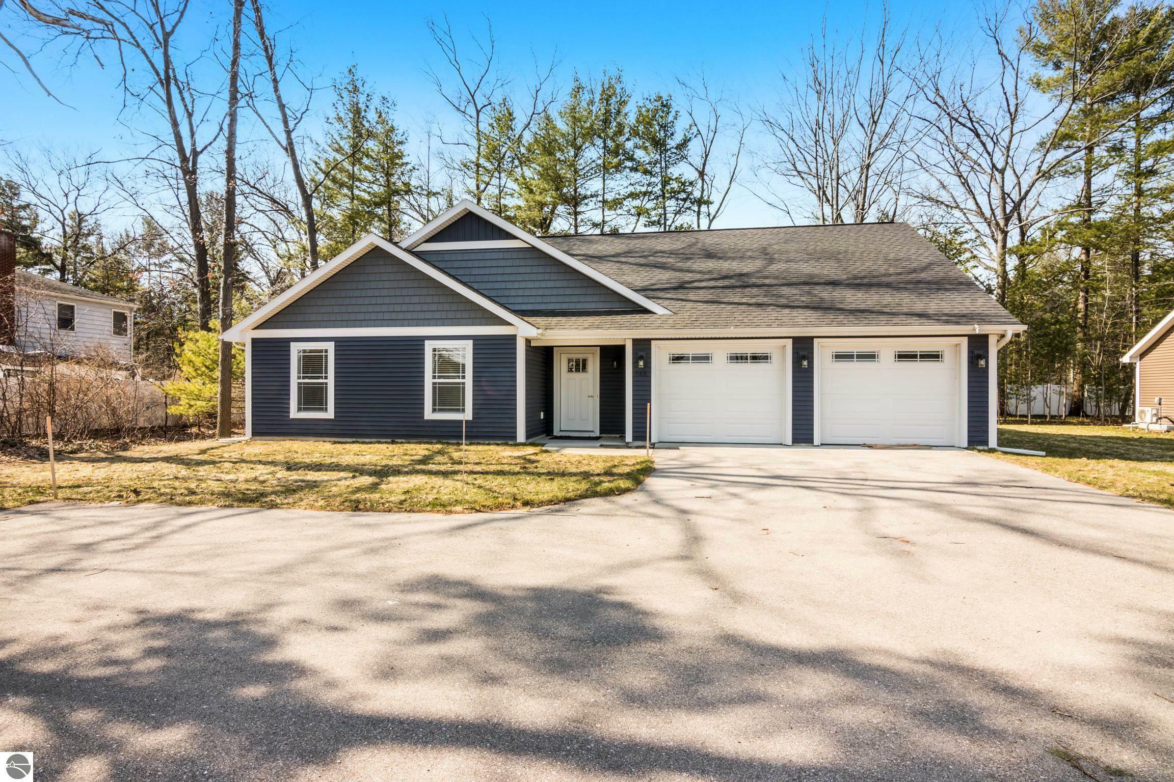 842 Munson Avenue  Traverse City MI 49686 photo