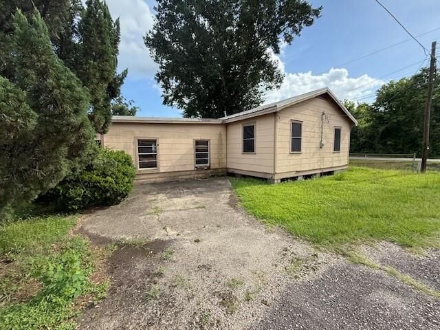 Property Photo:  624 Garyville Northern Street  LA 70051 