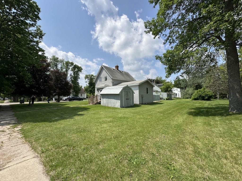 Property Photo: 951 5th Street MN 56244