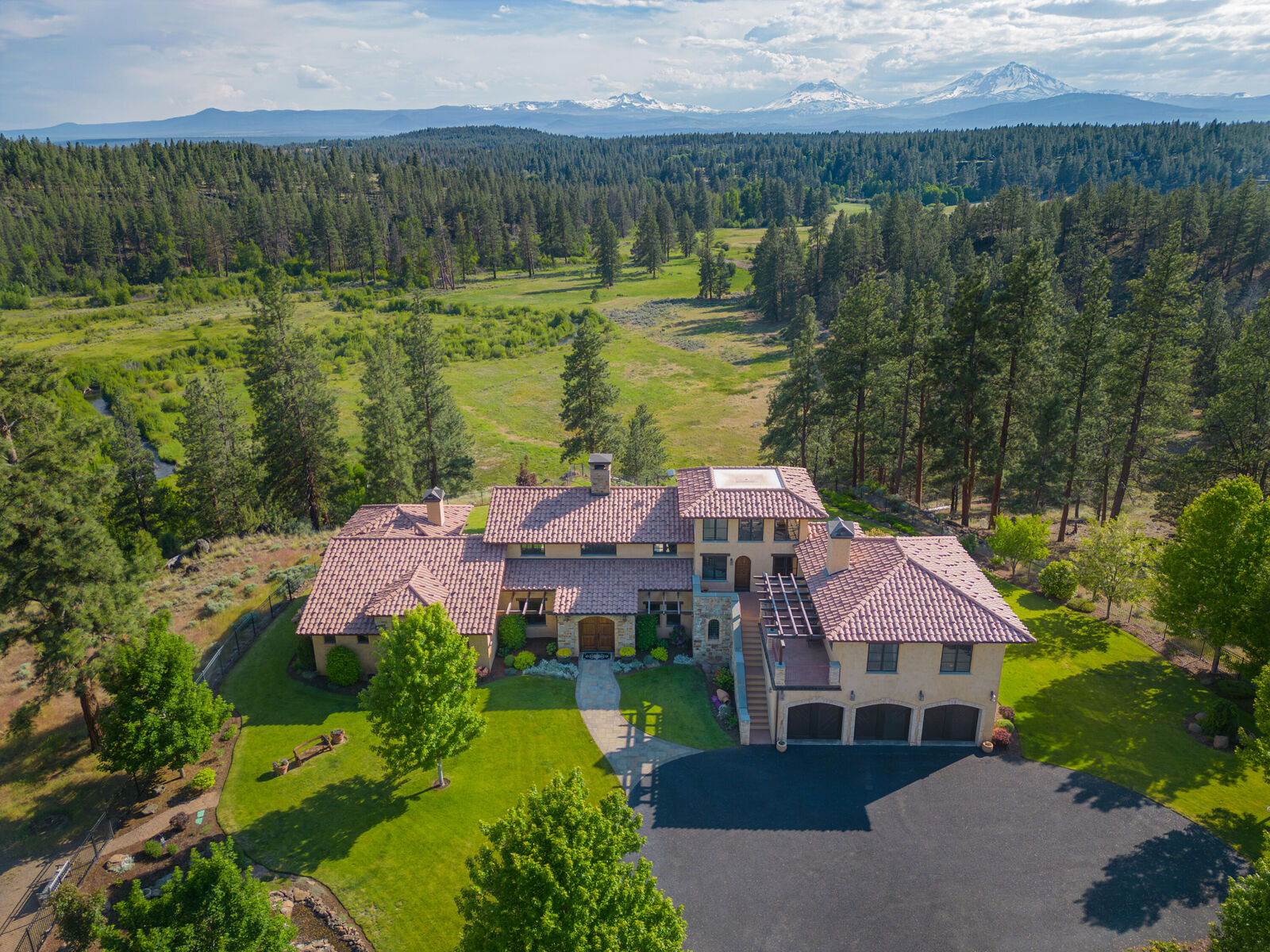 Property Photo: 16465 Suntree Lane OR 97759