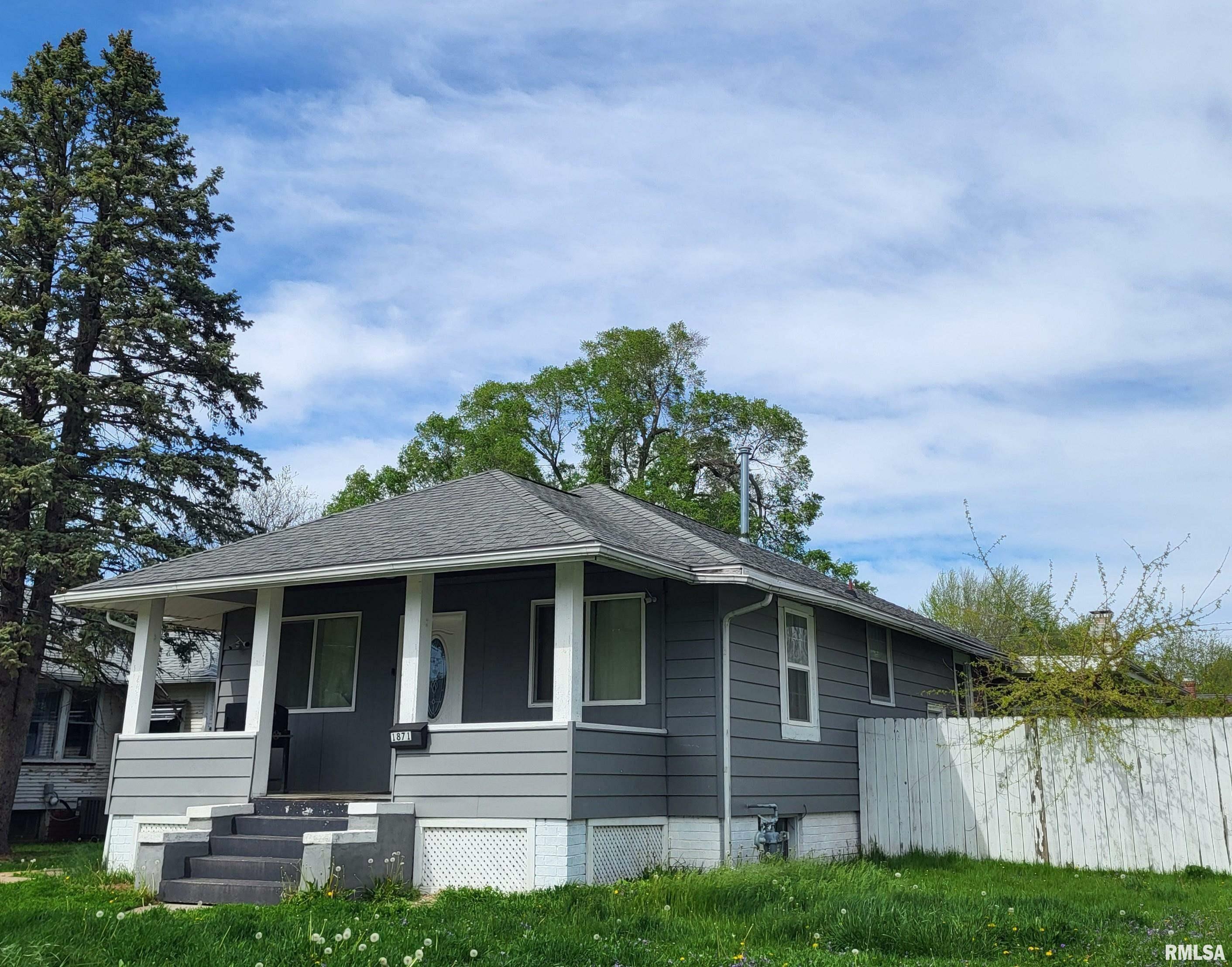 Property Photo: 1871 Baird Avenue IL 61401