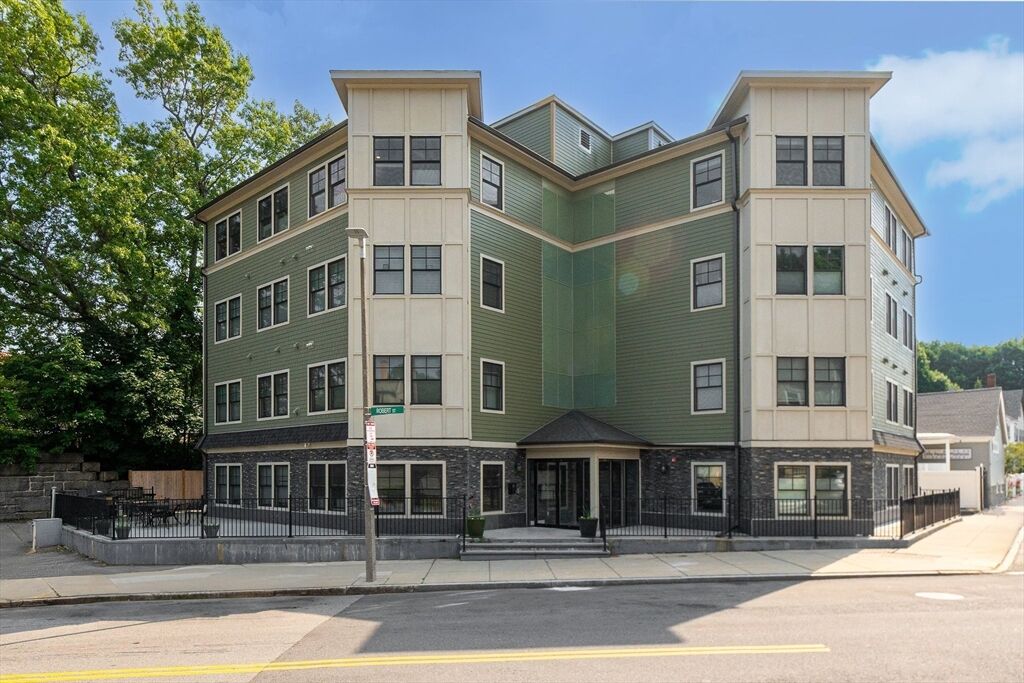 Property Photo: 18 Robert St 6 MA 02131