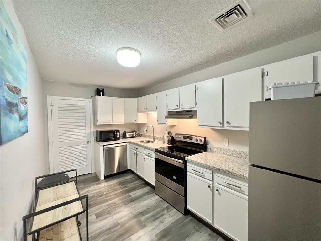 Property Photo: 1506 Gorham St 304 MA 01852