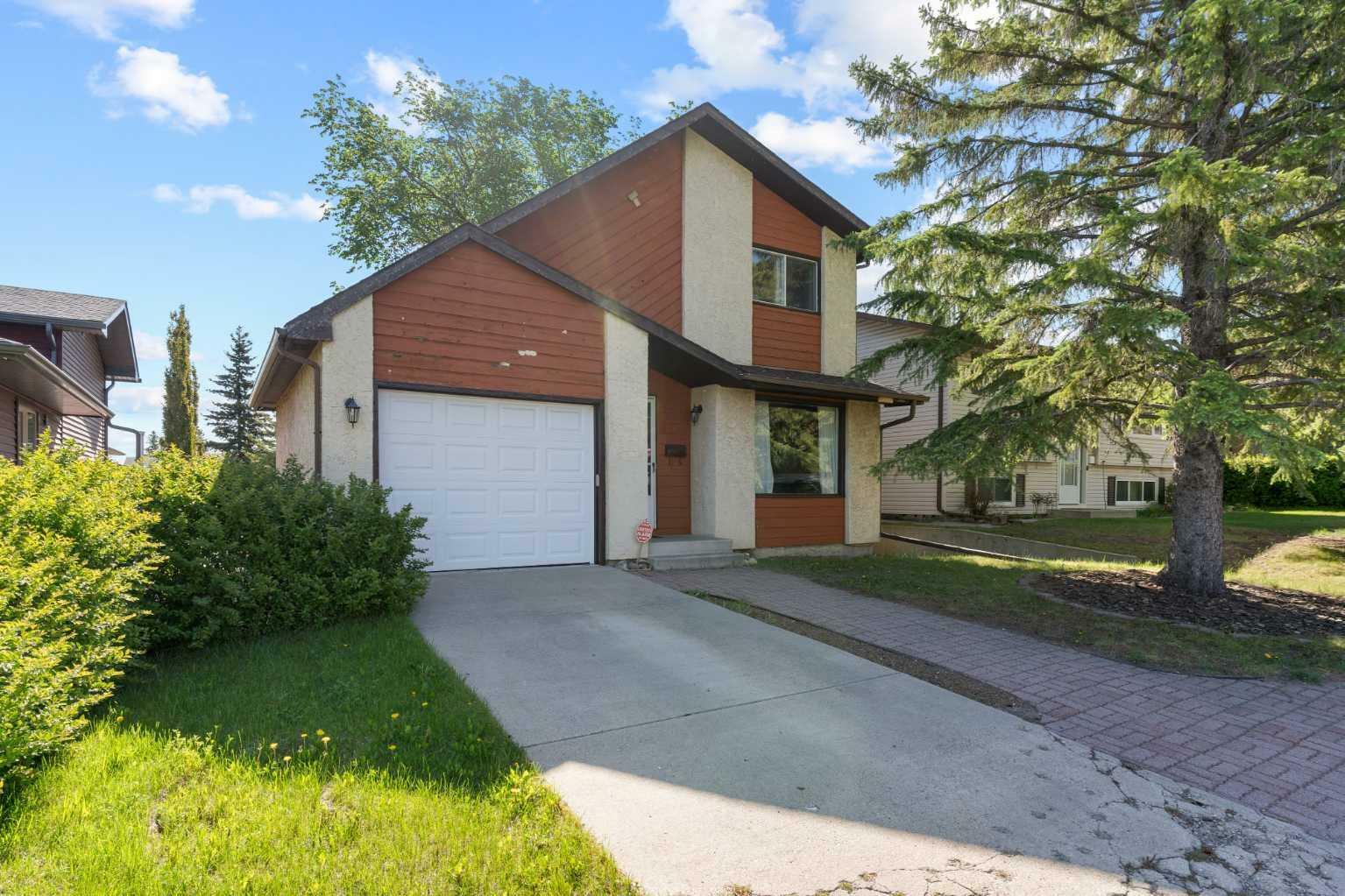 Property Photo: 79 Beaconsfield Close NW AB T3K 1X5