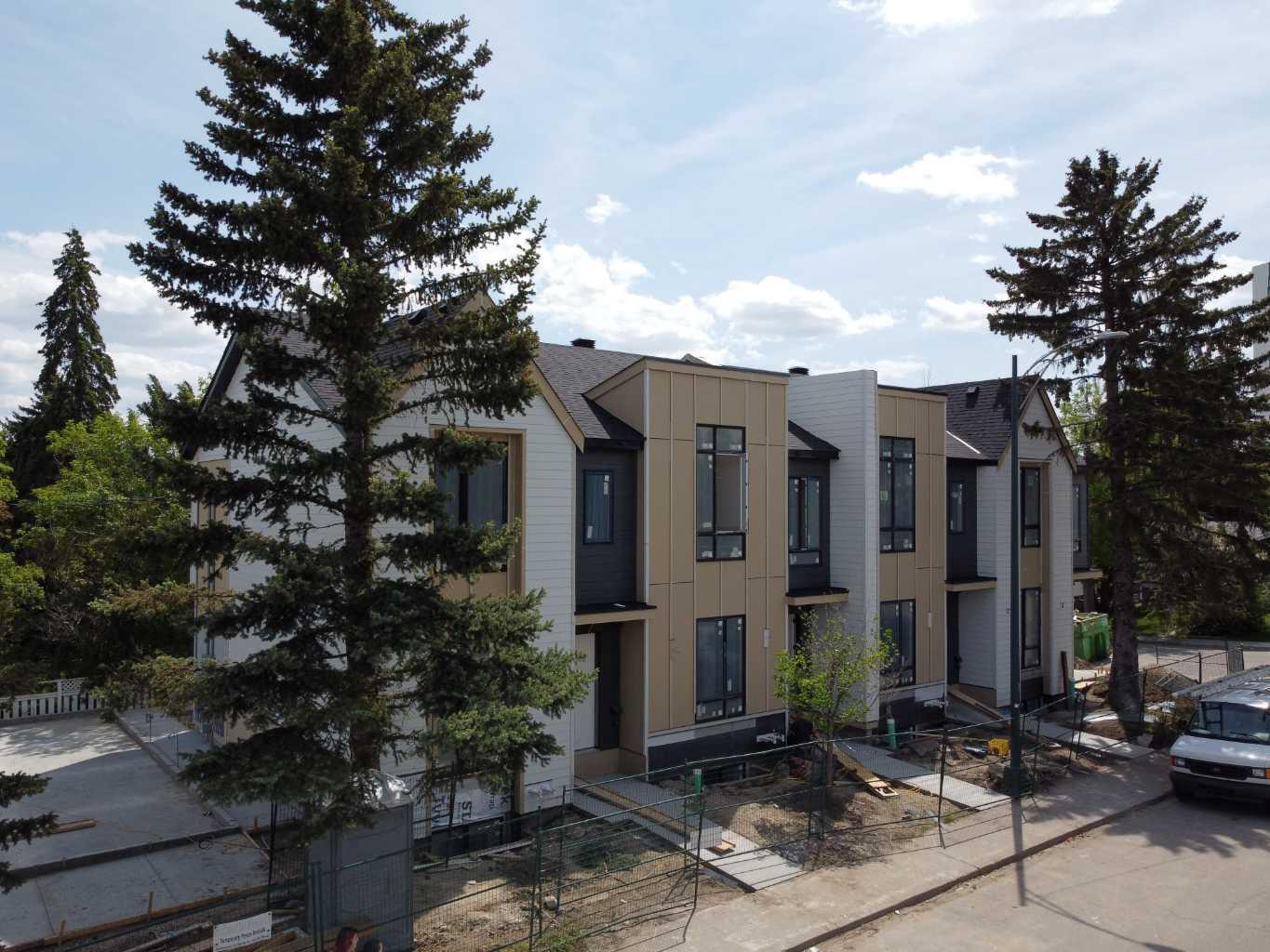 Photo de la propriété: 2371 20 Avenue NW AB T2M 4C9