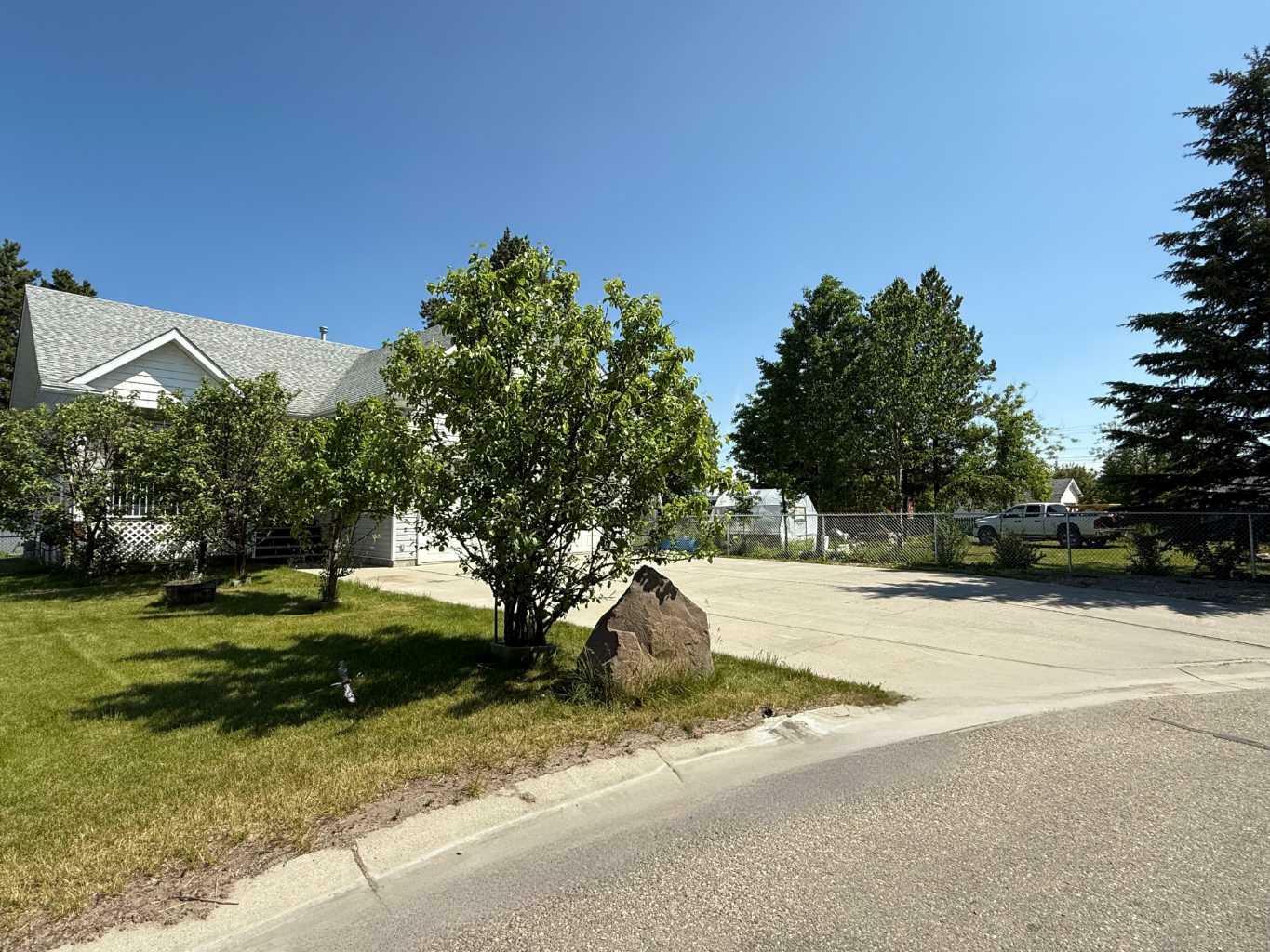 Property Photo: 6628 5A Avenue AB T7E 1Z3