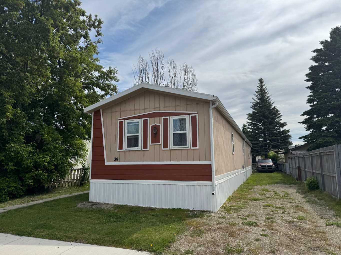 Property Photo: 39 Norby Crescent AB T4P 2C6