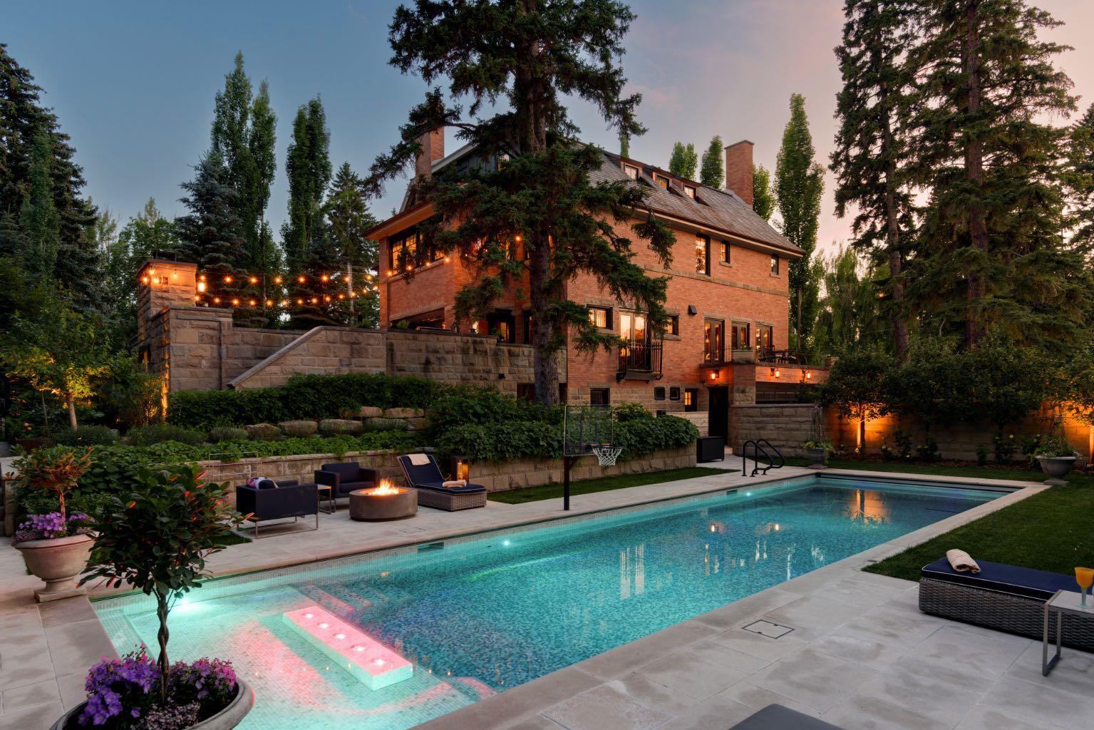 Property Photo: 930 Prospect Avenue SW AB T2T 0W5