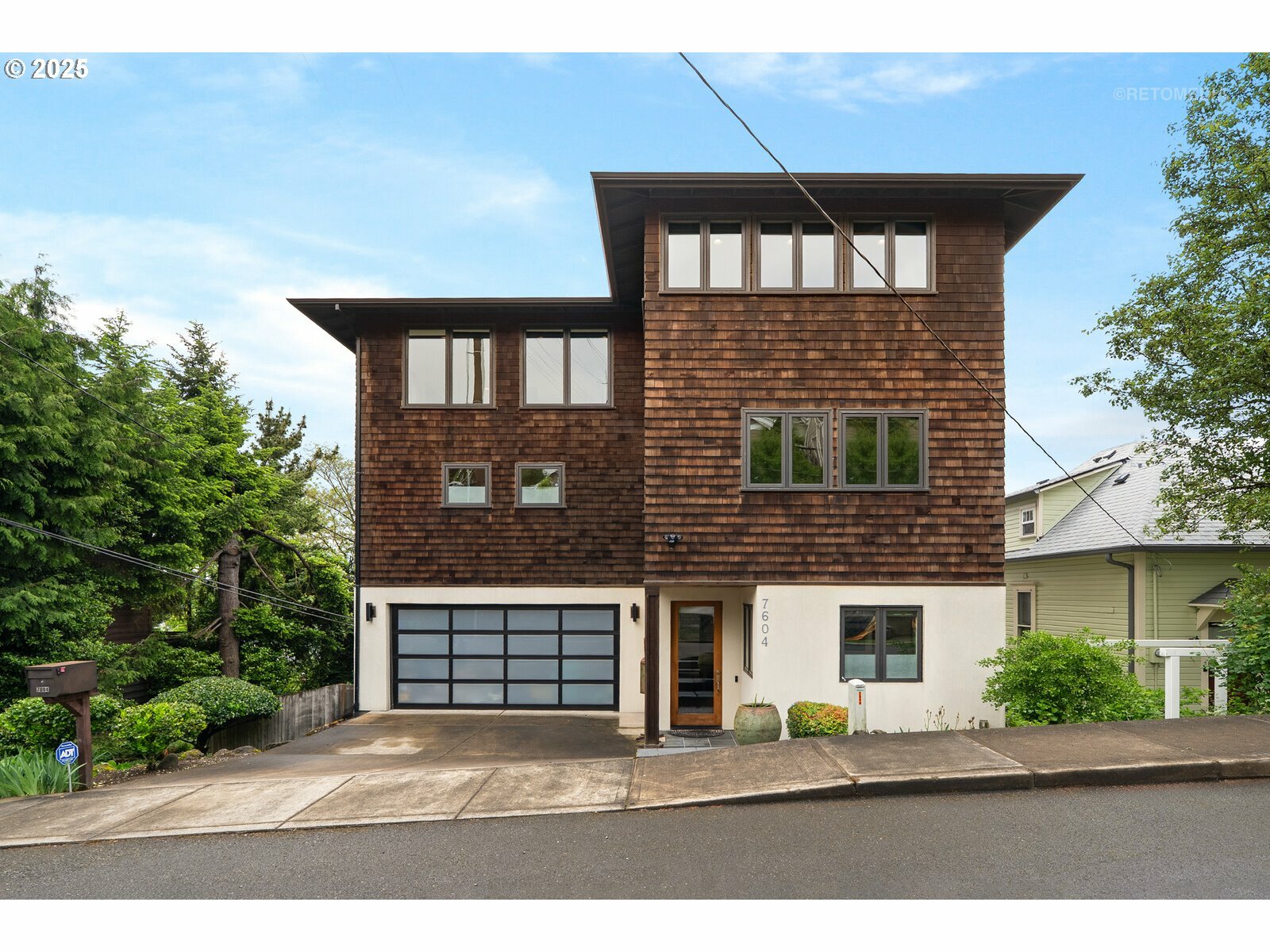 Property Photo:  7604 S Hood Ave  OR 97219 