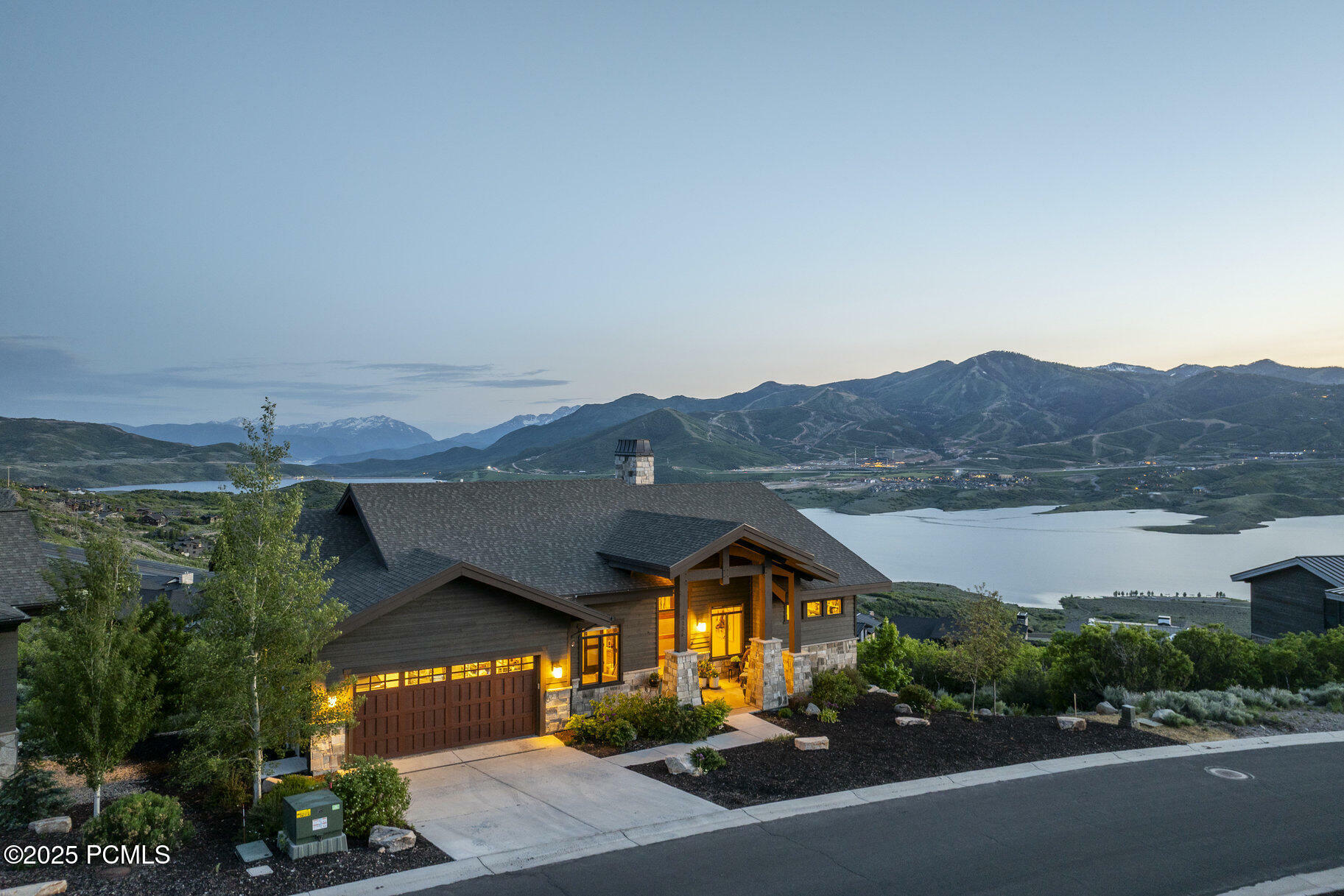 Property Photo: 1136 E Black Hawk Way UT 84036