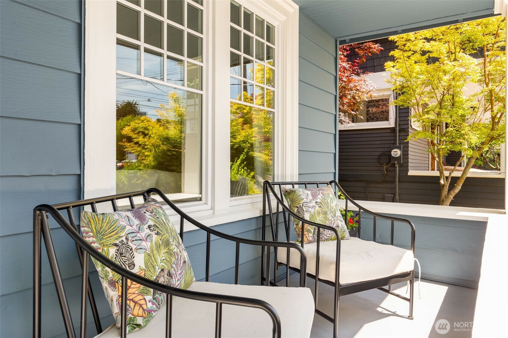Property Photo: 106 W McGraw Street WA 98119