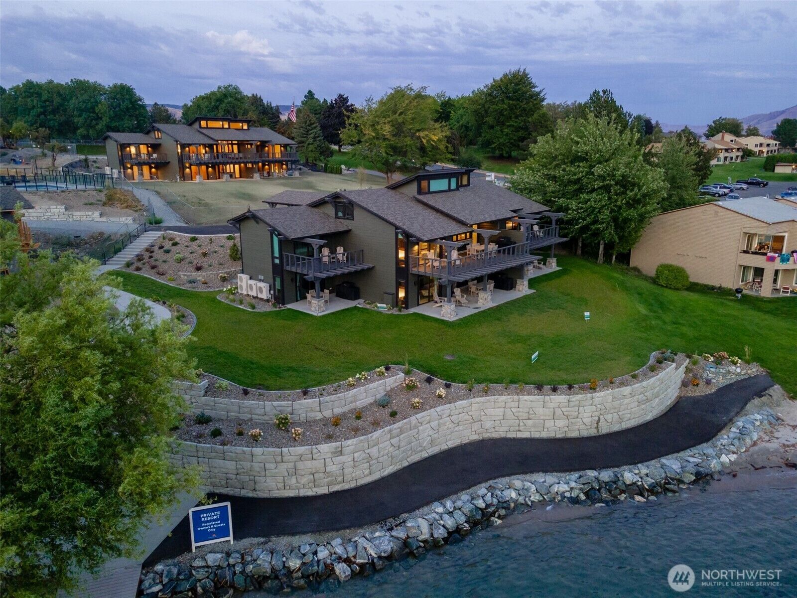 Property Photo:  1  Yacinde Court C3  WA 98831 