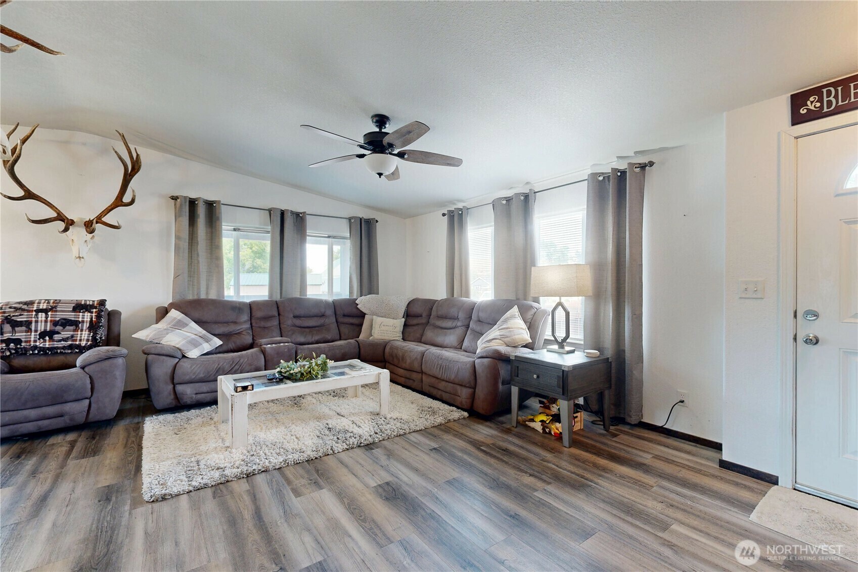 Property Photo: 160 SE 19th Court OR 97862