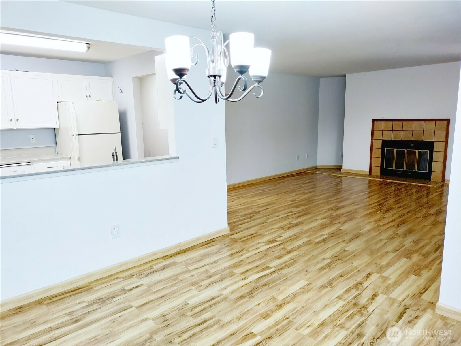 Property Photo: 5201 22nd Avenue NE 103 WA 98105