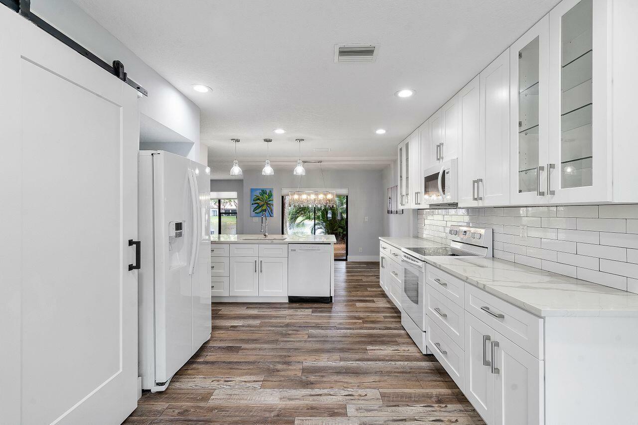 Property Photo: 624 N Deer Creek Shore Drive N 624 FL 33442