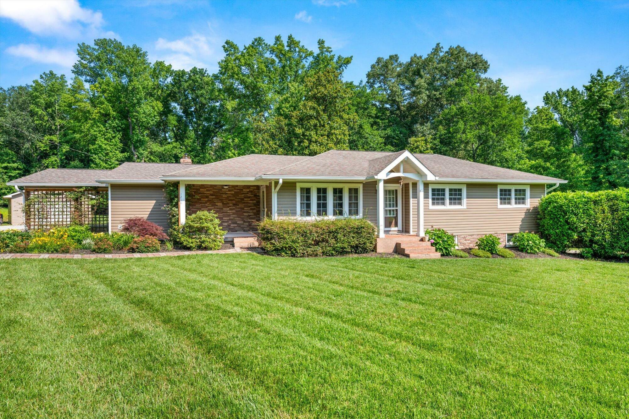 Property Photo: 1218 Woodward Park TN 37303