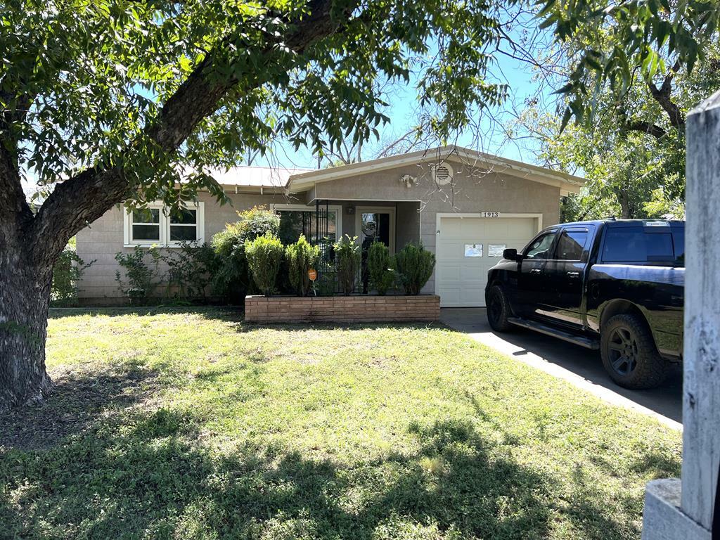 Property Photo: 1913 W Twohig Ave TX 76901