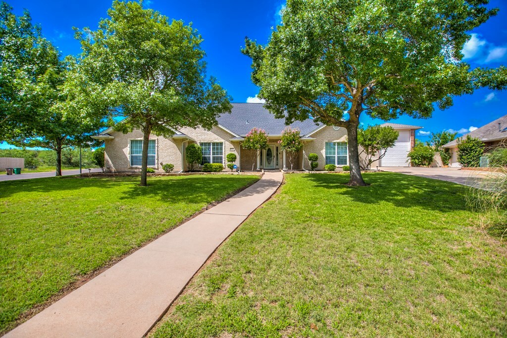 Property Photo: 601 Burlington Rd TX 76901